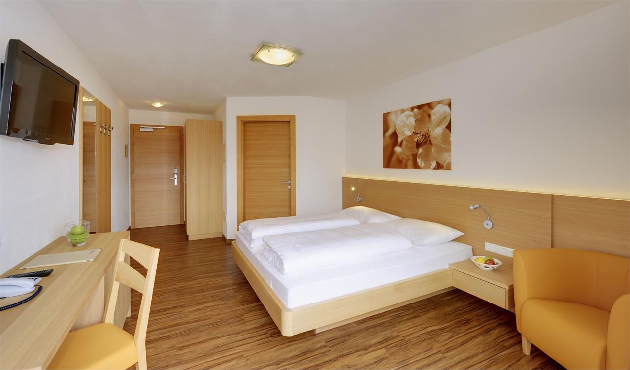 Zimmer Golden 58e3904bd0189888e88fea9955d7a1f3