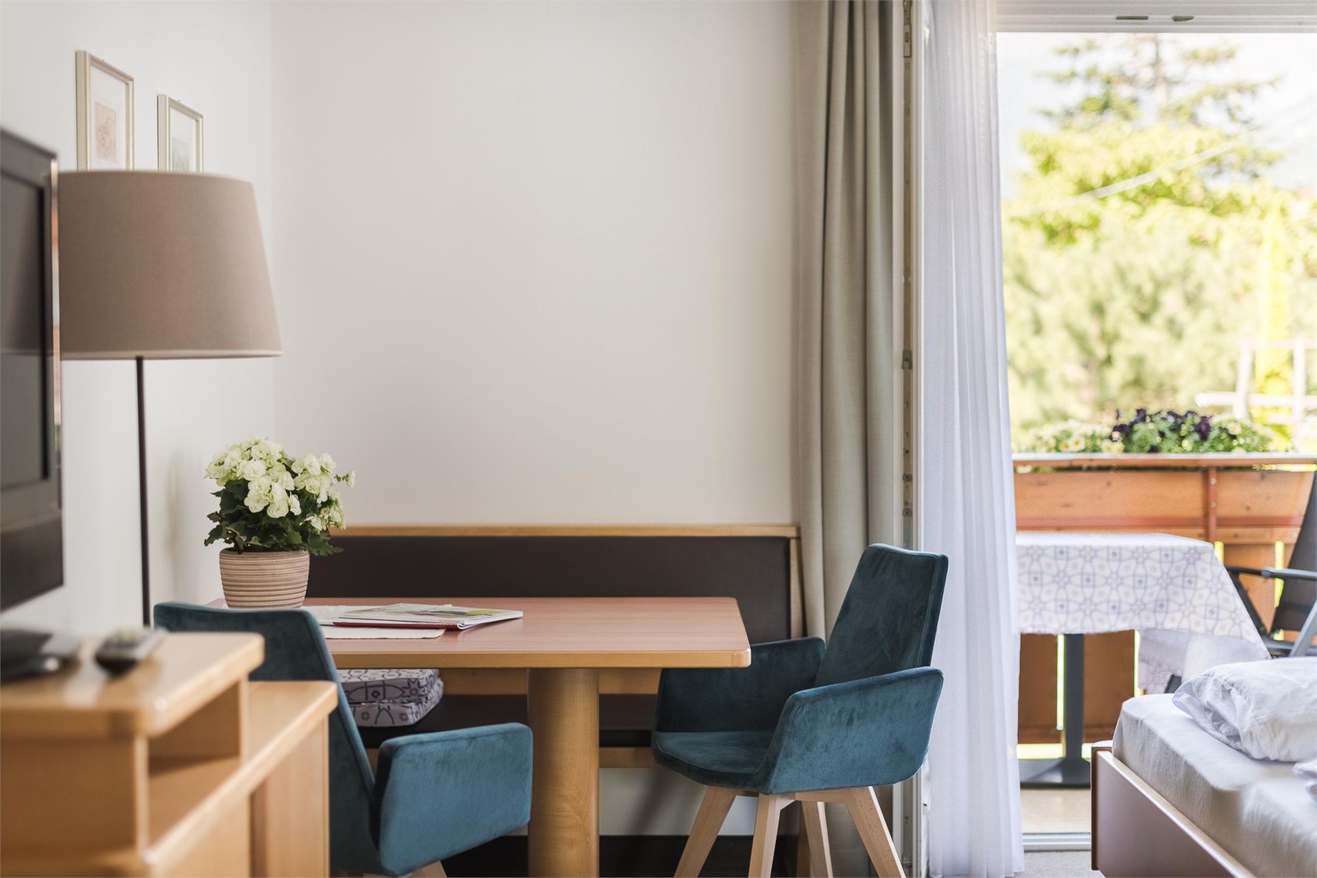 Doppelzimmer Typ E erste Etage West 1cf5ccb905bde5ac45f96a6a92265676