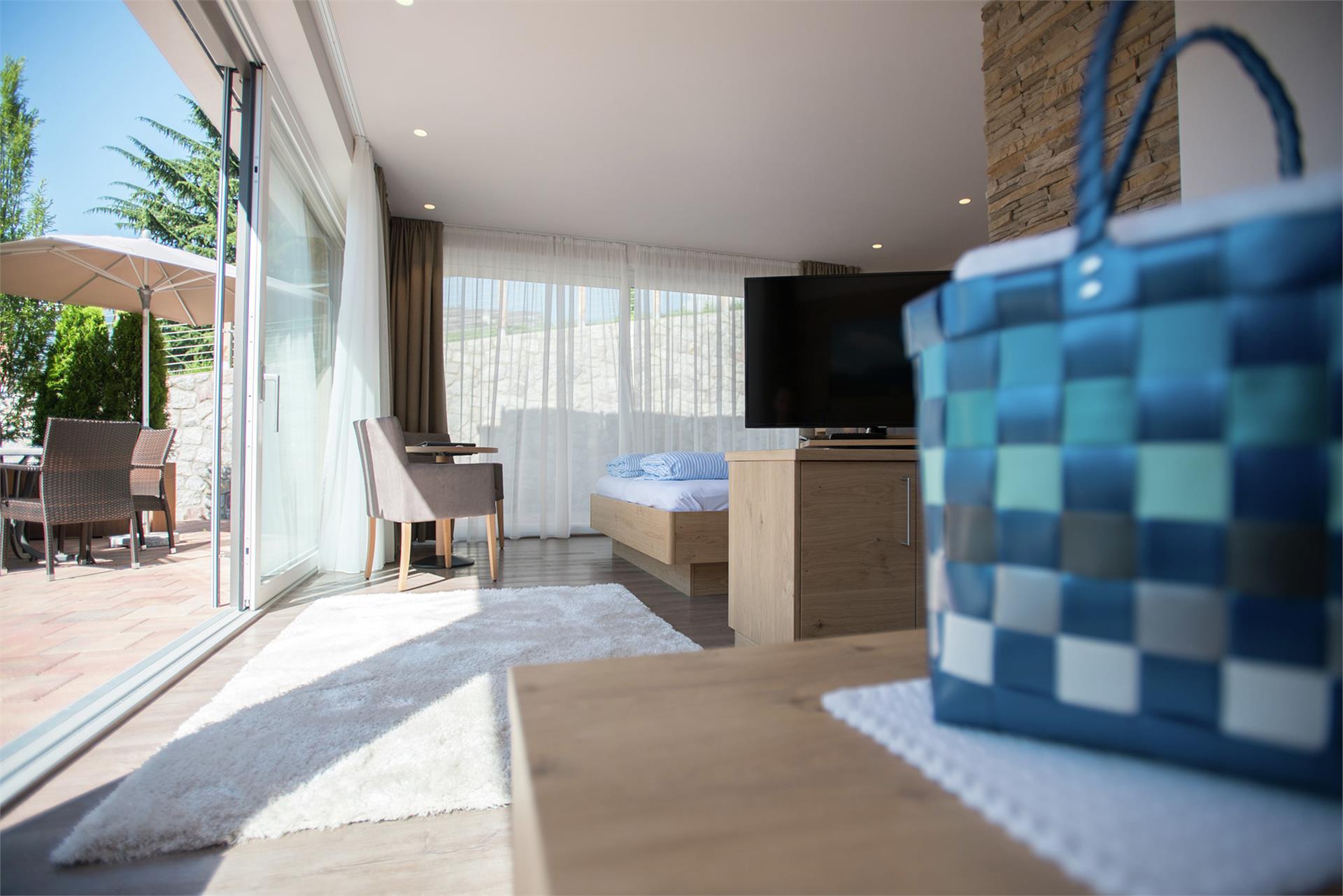 283e77c96fa247fda5ffe81aa9e2c2db