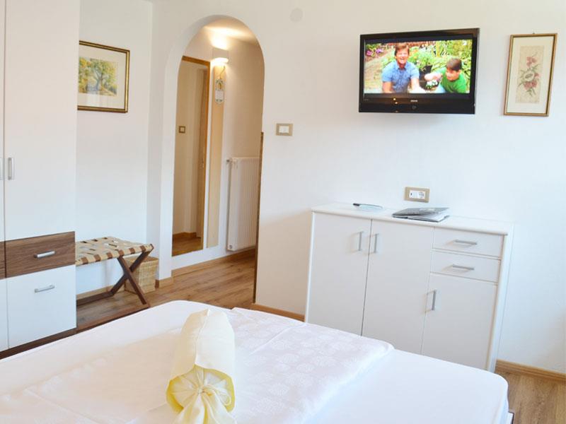 Einbettzimmer Mansarde Hotel Karin 02a4ea319d42044bda020171777c2a07