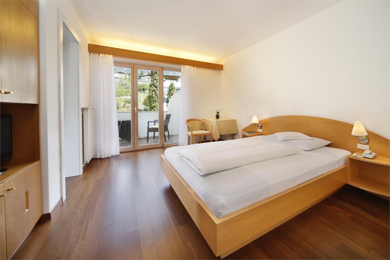 Einzelzimmer mit franz. Bett 1,40 m 5a0018320794677e6e37167c42afa98d
