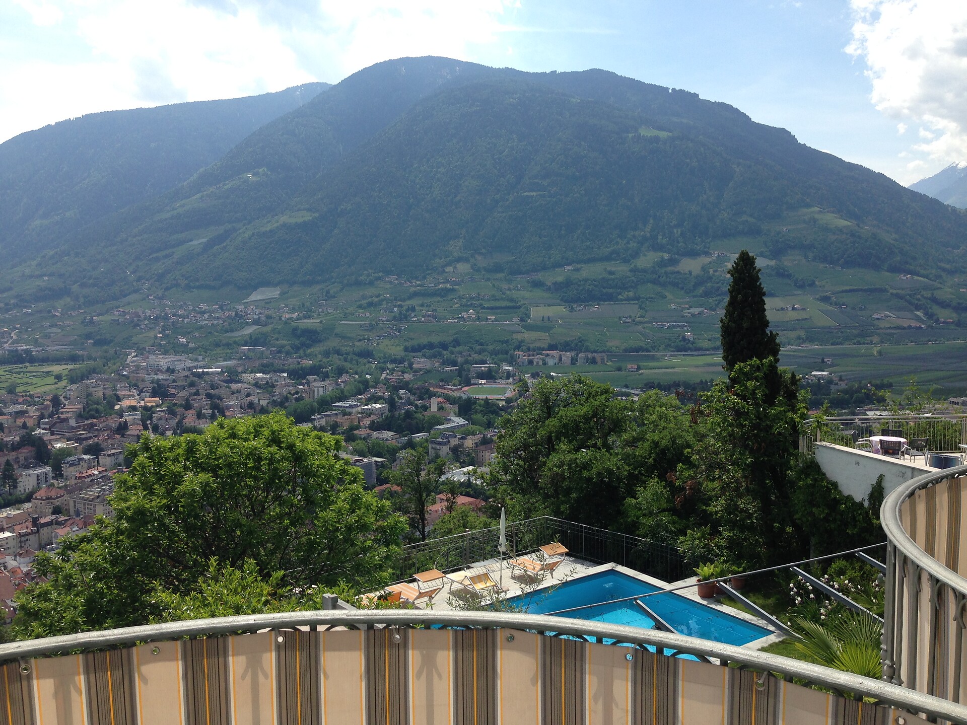 53C70EE2579B1D5B59DFDB465FC33E00