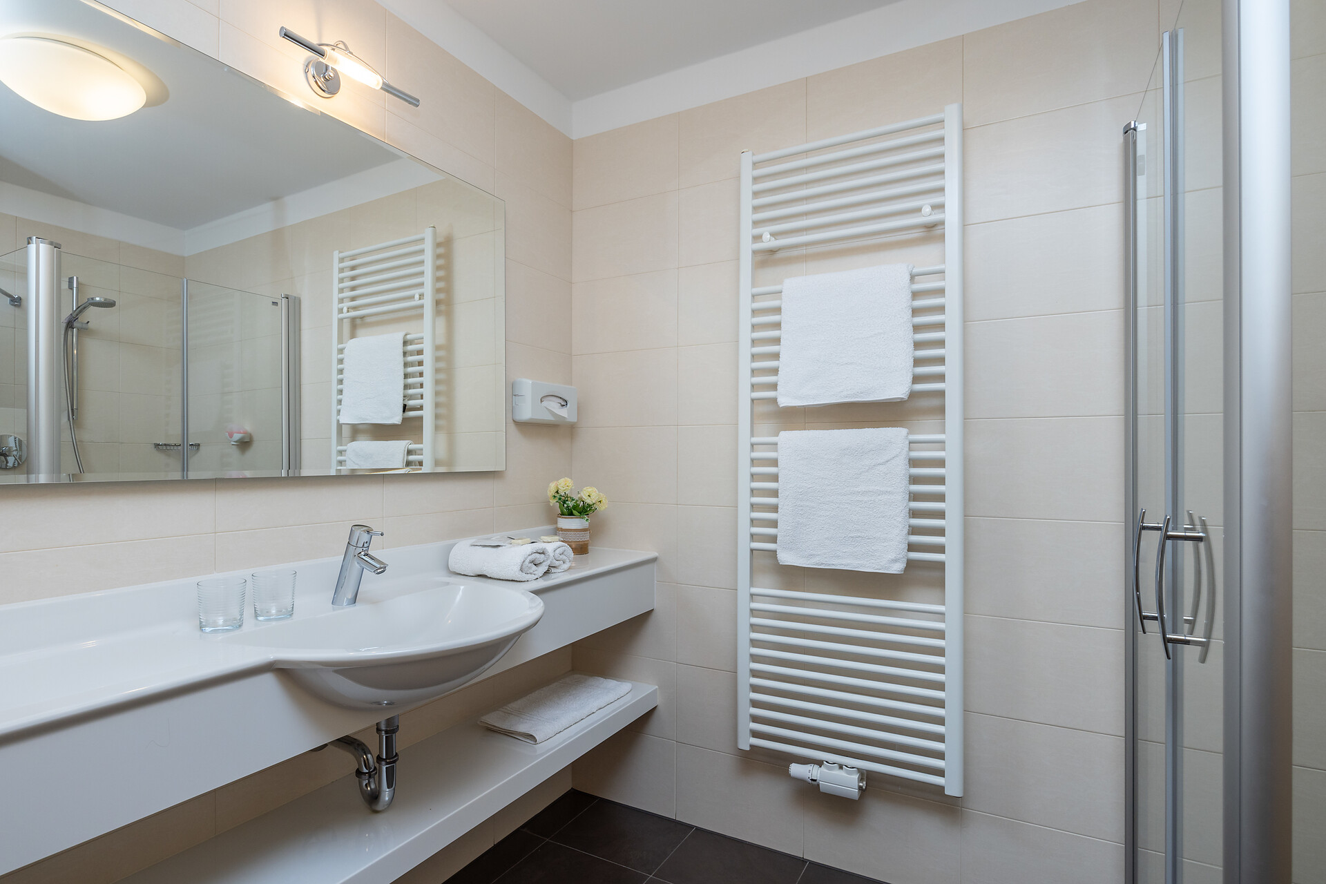 0AAF3B9D4BD3B9AC27B05D0CA28EA522