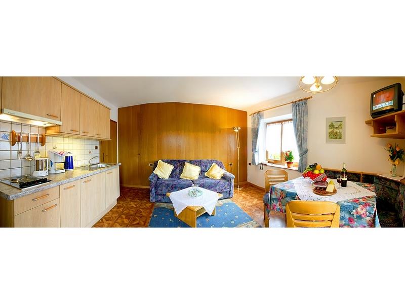 Residence Immenhof - Eine Wohnküche (180°) 107fd7ce018c67aef3d1a19d925d7e27