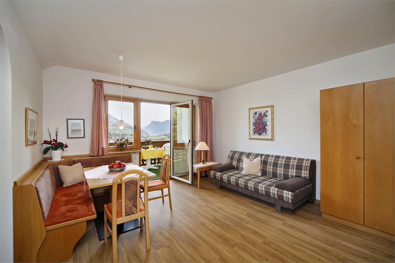 Wohnraum Wohnung Nr. 3 + 6 e4c7dd45844a1659fa3418adb6e91ef2